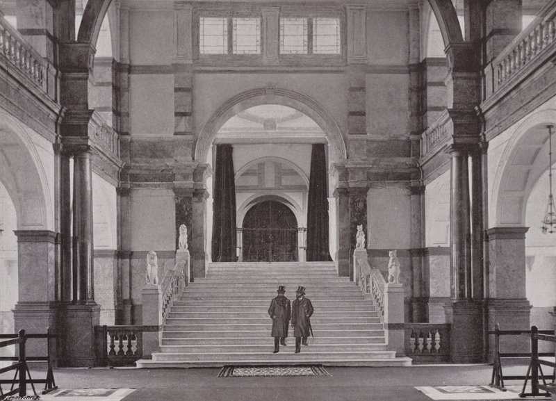 Londra Üniversitesi Giriş Salonu by English Photographer