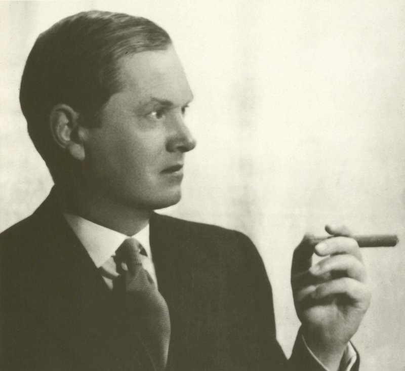 Evelyn Waugh, portre, sigara puro (s/b fotoğraf) by English Photographer