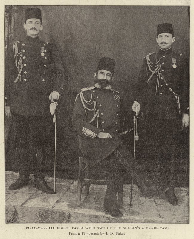 Mareşal Edhem Paşa, iki Sultan Yaveri ile birlikte by English Photographer