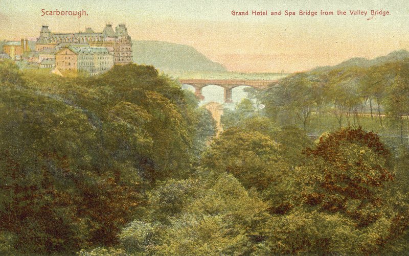 Grand Hotel ve köprü, Scarborough (renkli fotoğraf) by English Photographer