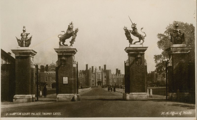 Hampton Court Sarayı Kupa Kapıları by English Photographer