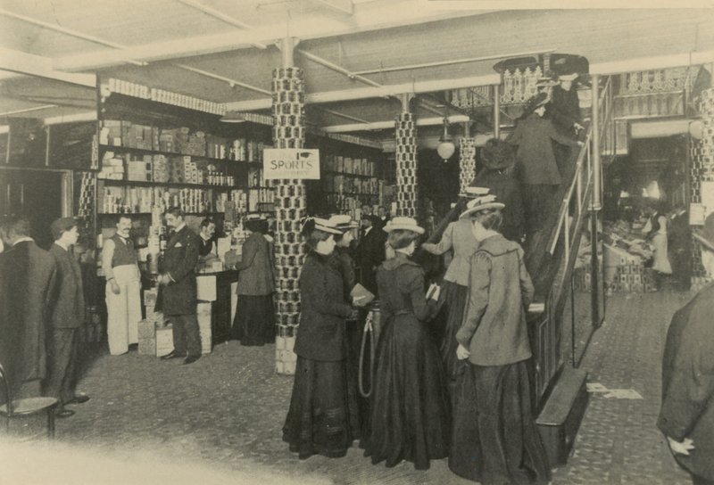 Harrods Yürüyen Merdivenler by English Photographer