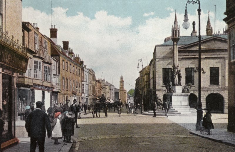 High Street ve Kraliçe Victoria Anıtı, Newport by English Photographer
