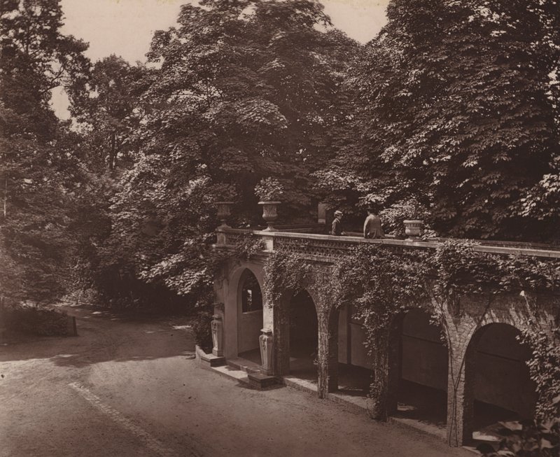 Holland House, Londra: Colonnade üzerinde Teras, Güney Yakası (s/b fotoğraf) by English Photographer