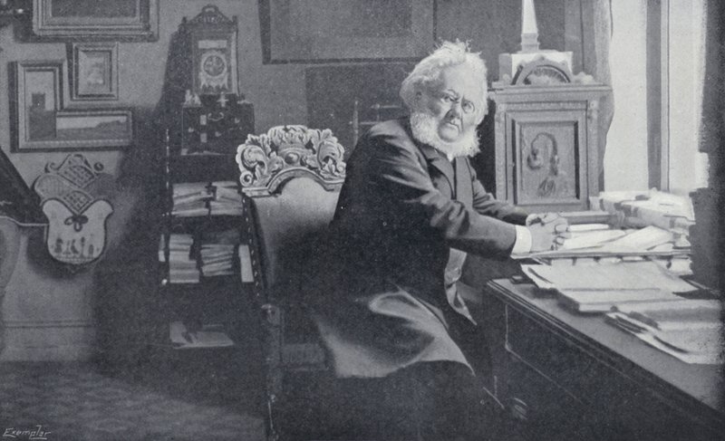 Ibsen Çalışmasında (s/b fotoğraf) by English Photographer