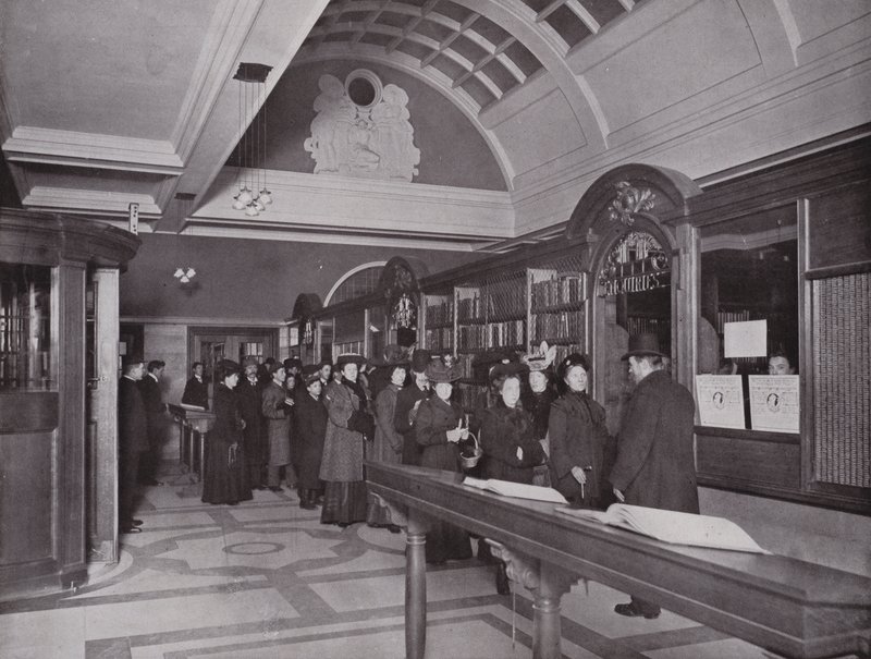 Carnegie Merkez Kütüphanesinde, Hammersmith by English Photographer