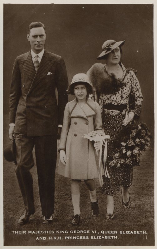 Kral George VI, Kraliçe Mary ve en büyük kızları Prenses Elizabeth (s/b fotoğraf) by English Photographer