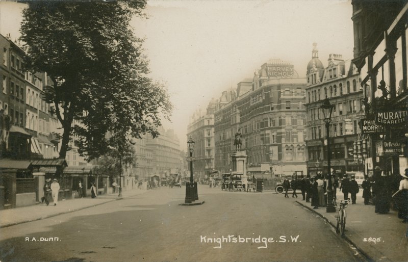 Knightsbridge, Londra by English Photographer