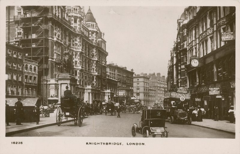 Knightsbridge, Londra by English Photographer