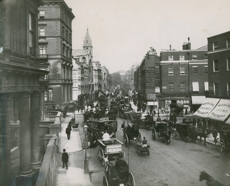 Knightsbridge, Londra by English Photographer
