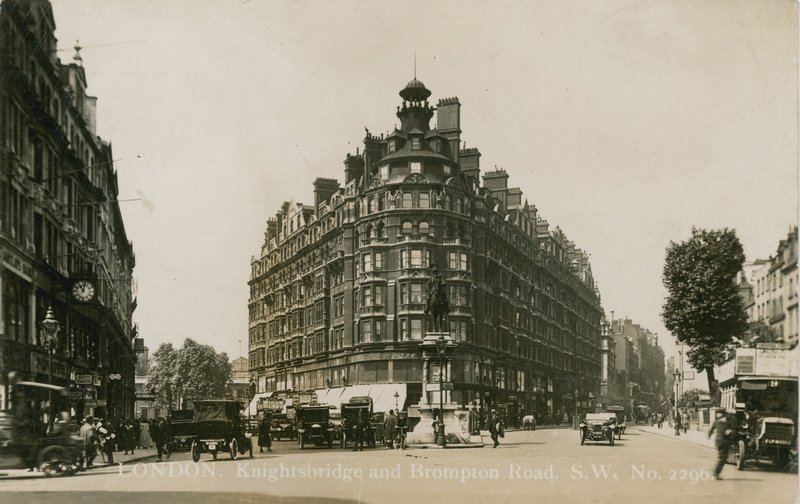 Knightsbridge ve Brompton Yolu, Güney Batı, Londra by English Photographer