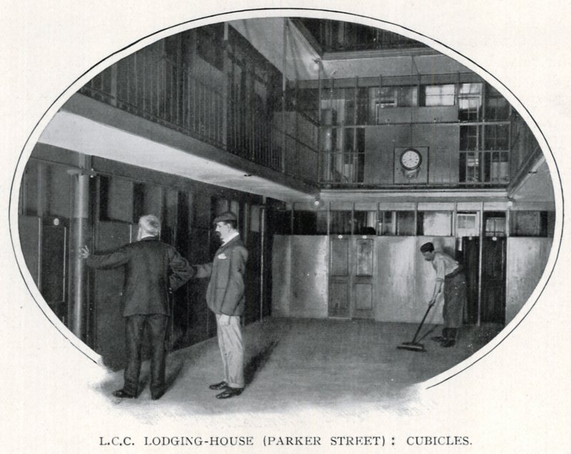 L.C.C. Konaklama Evi (Parker Caddesi): Hücreler (s/b fotoğraf) by English Photographer