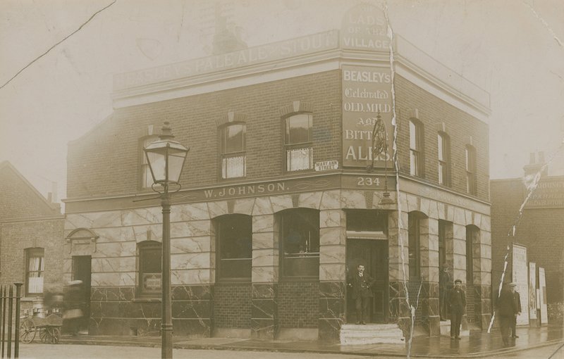 Köyün Delikanlıları, Mary Anne Caddesi, Stepney, Londra by English Photographer