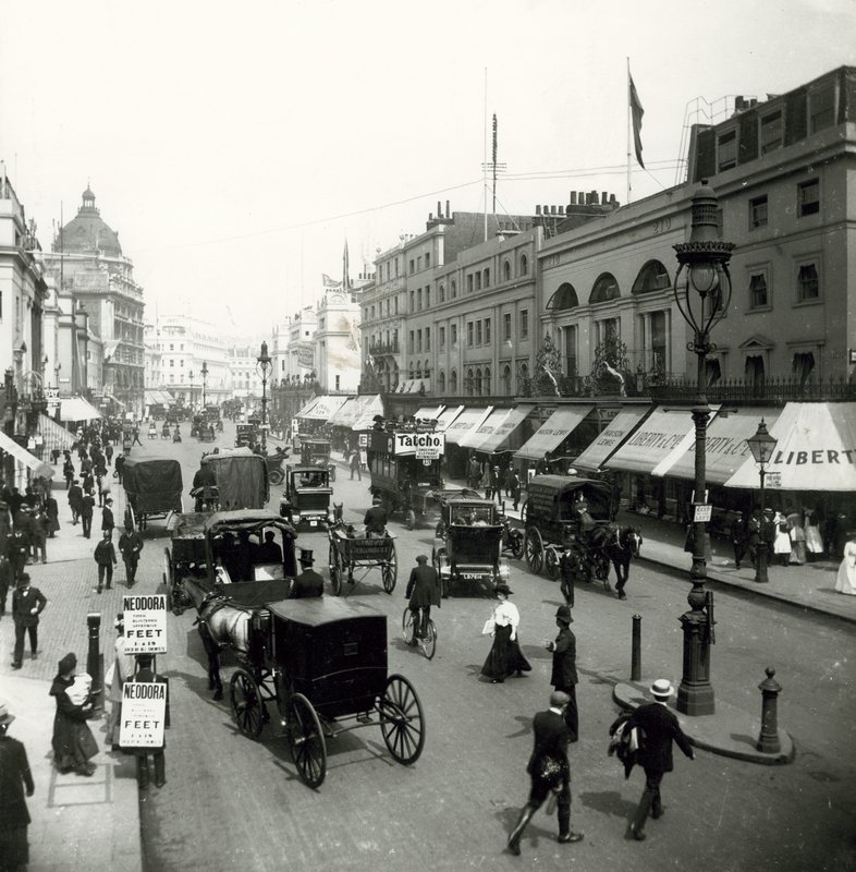 Liberty and Co, Regent Street, Londra by English Photographer