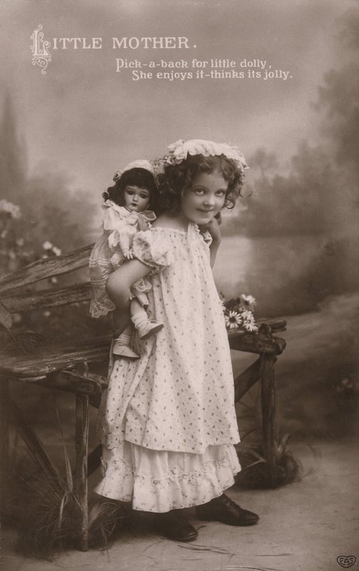 Küçük anne by English Photographer