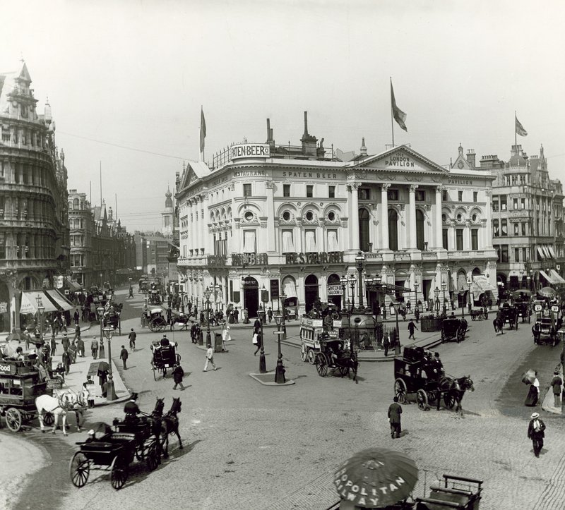 Londra Pavyonu, Piccadilly Circus, Londra, c 1900 by English Photographer