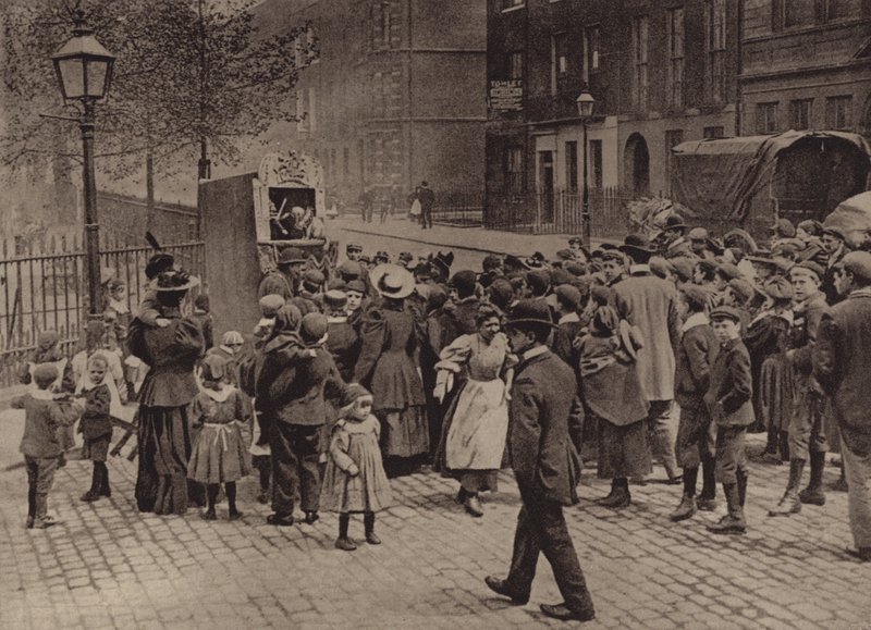 Londra: Punch ve Judy Show (s/b fotoğraf) by English Photographer