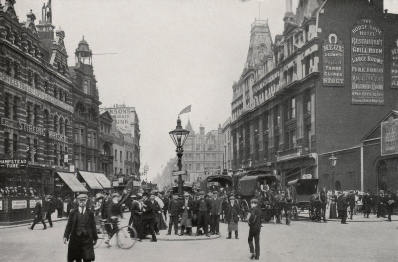 Londra: Tottenham Court Road (s/b fotoğraf) by English Photographer