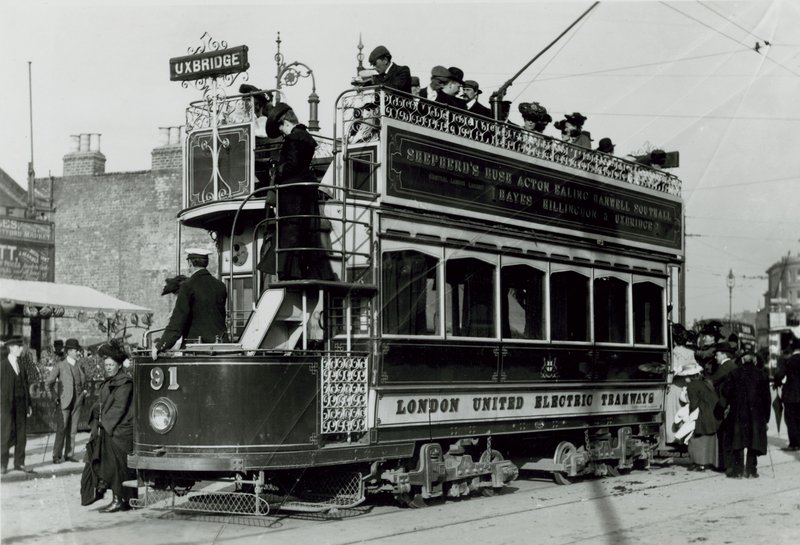 Londra Birleşik Elektrikli Tramvaylar by English Photographer