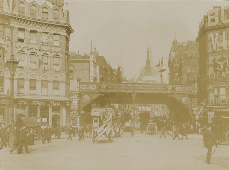 Ludgate Sirki by English Photographer