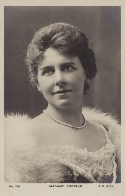 Luisa Sobrino, soprano by English Photographer
