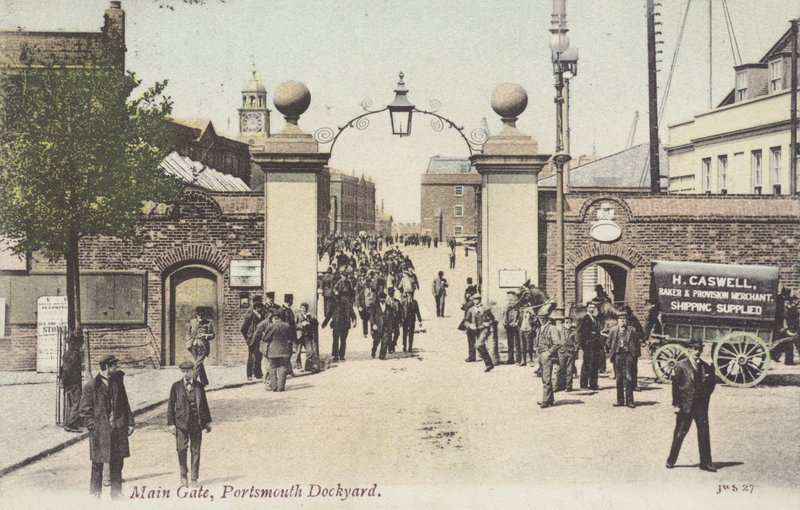 Ana Kapı, Portsmouth Tersanesi (renkli fotoğraf) by English Photographer