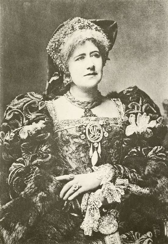Bayan Ellen Terry, Kraliçe Katherine olarak (gravür) by English Photographer