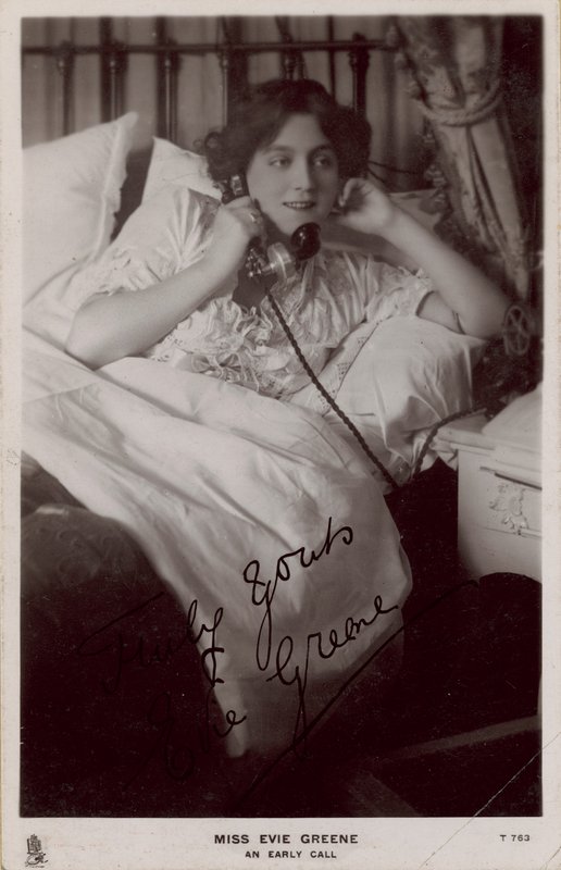 Bayan Evie Greene: Erken bir arama by English Photographer