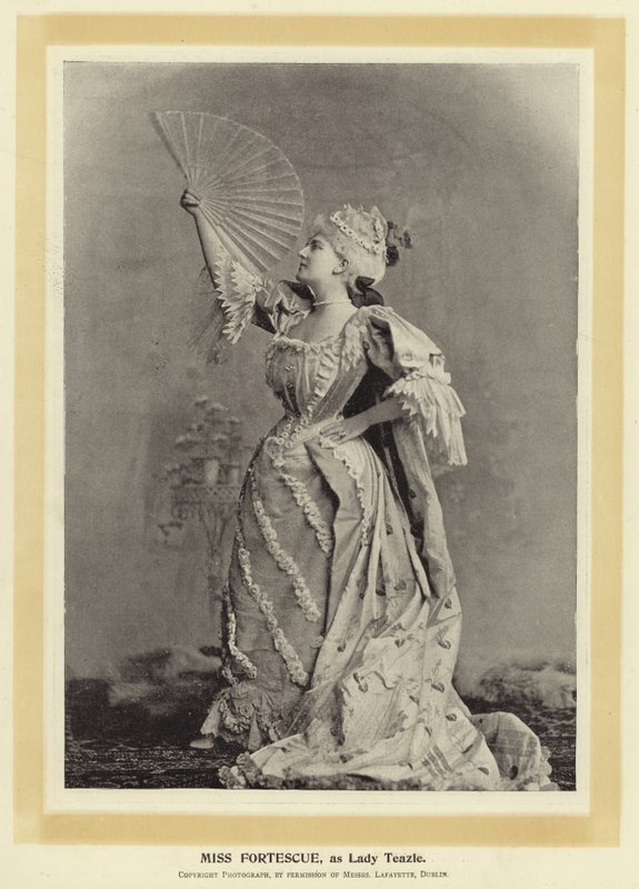 Bayan Fortescue, Lady Teazle olarak by English Photographer