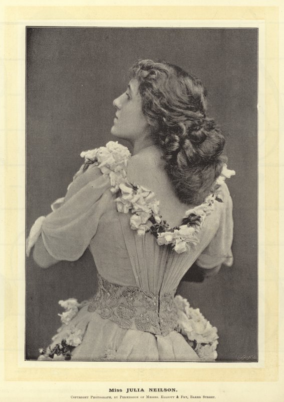 Bayan Julia Neilson by English Photographer