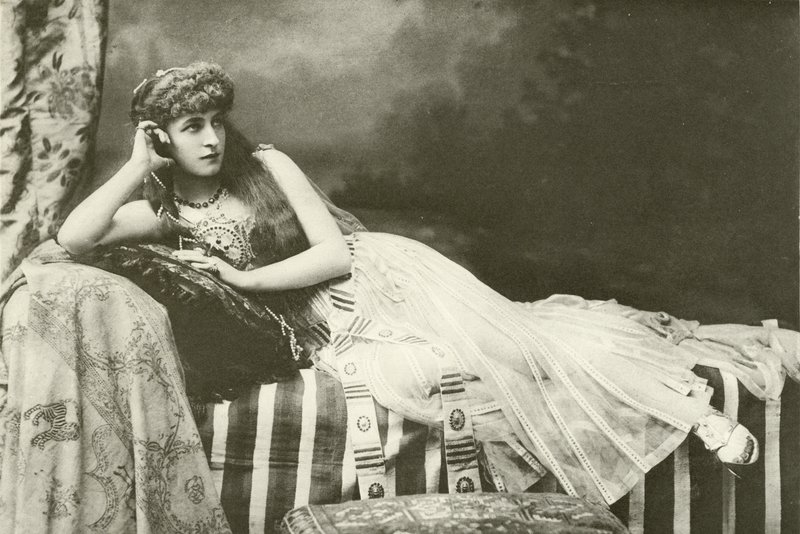 Bayan Langtry Kleopatra olarak (gravür) by English Photographer