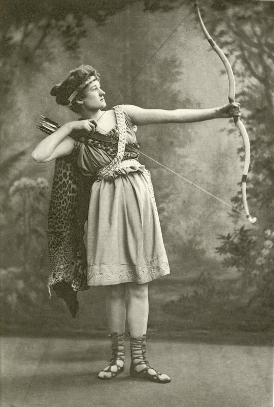 Bayan Marion Gray Hippolyta olarak (gravür) by English Photographer