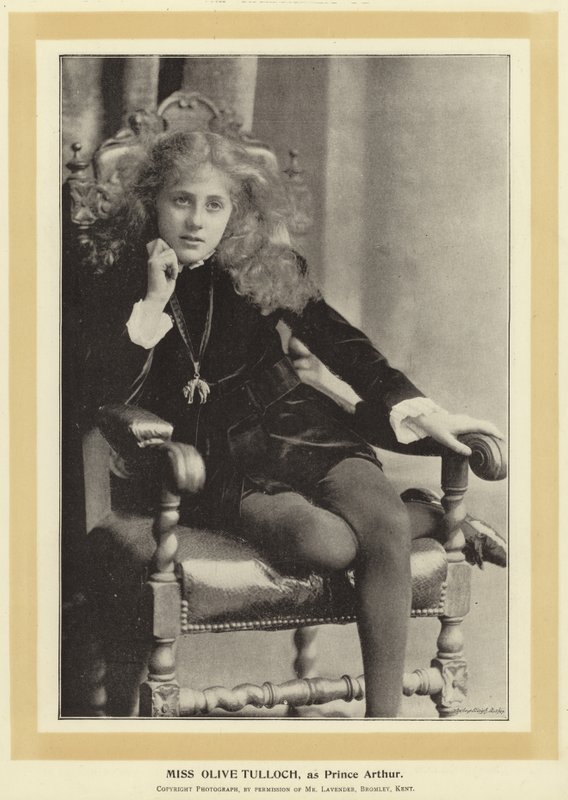 Bayan Olive Tulloch, Prens Arthur olarak by English Photographer