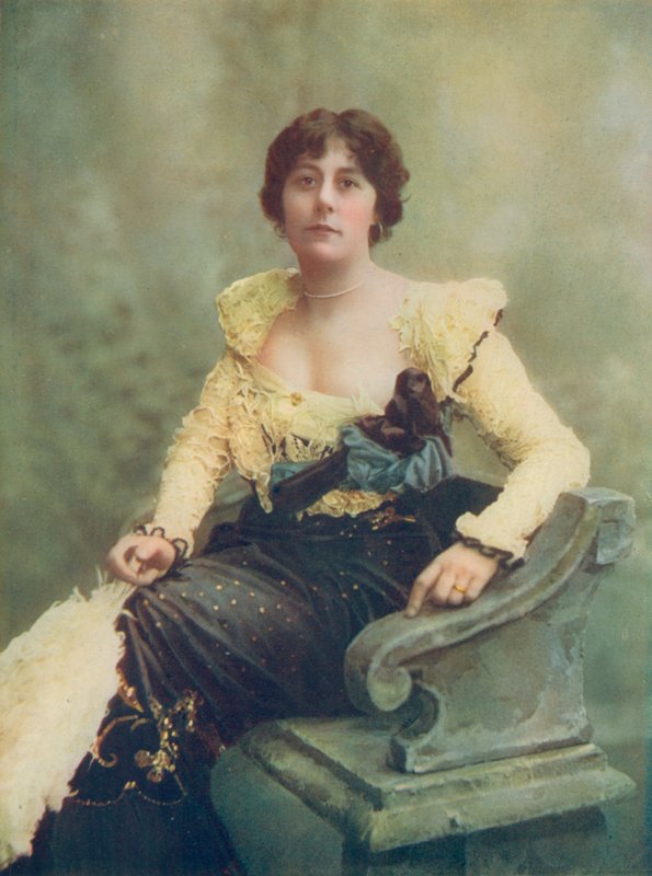 Bayan Violet Vanbrugh by English Photographer