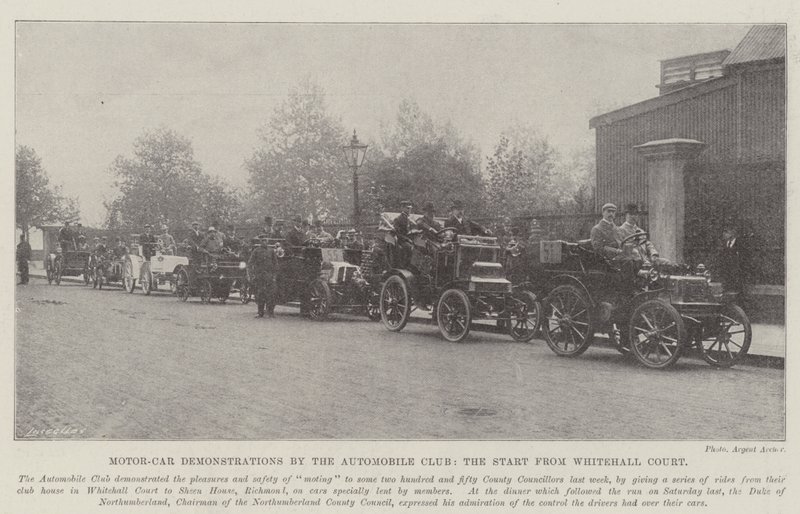 Otomobil Kulübü Tarafından Motorlu Araç Gösterileri, Whitehall Mahkemesinden Başlangıç by English Photographer