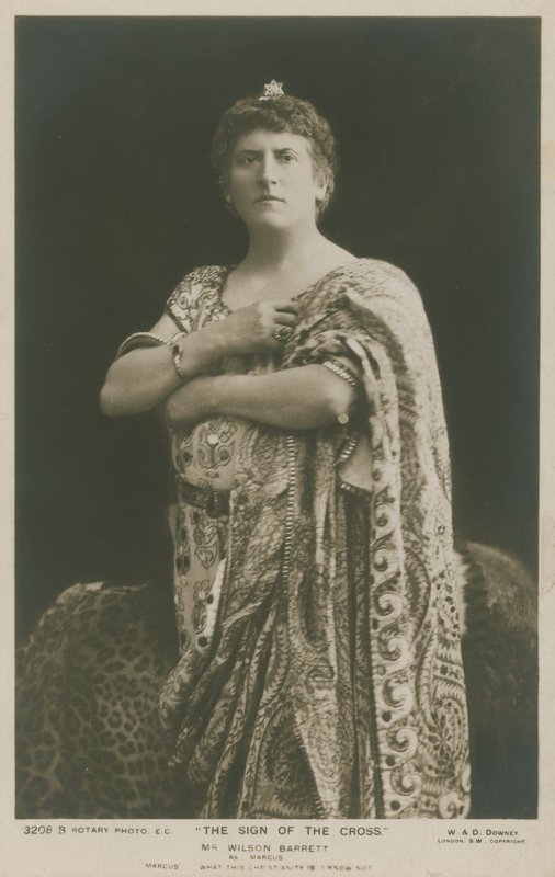Bay Wilson Barrett, Haç İşaretinde Marcus by English Photographer
