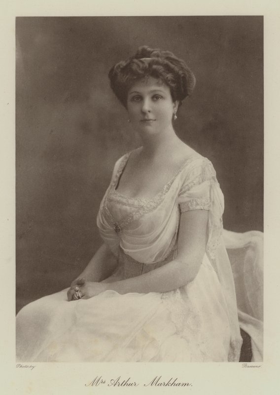 Bayan Arthur Markham (b/w fotoğraf) by English Photographer