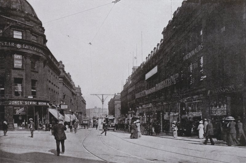 Newcastle, Pazar Sokağı (s/b fotoğraf) by English Photographer