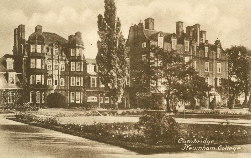 Newnham College, Cambridge (s/b fotoğraf) by English Photographer