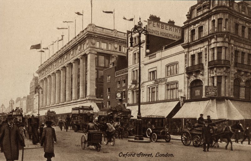Oxford Street, Londra, Selfridges (s/b fotoğraf) by English Photographer