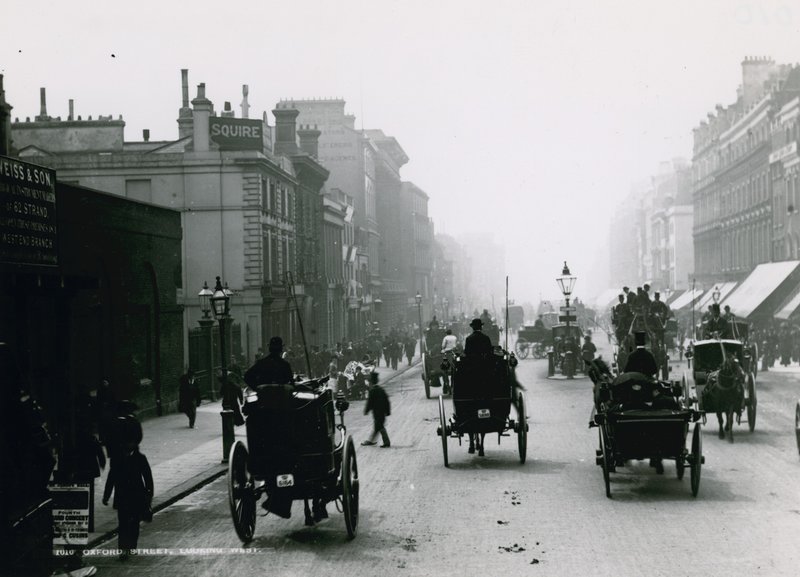 Oxford Caddesi, Londra; batıya bakmak by English Photographer