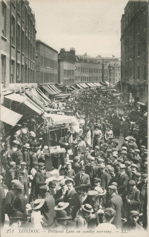 Pazar sabahı Petticoat Lane by English Photographer