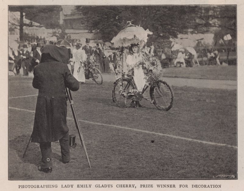 Dekorasyon için ödül kazanan Lady Emily Gladys Cherry