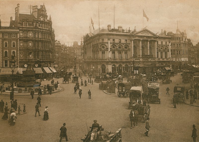 Piccadilly Sirki, Londra by English Photographer