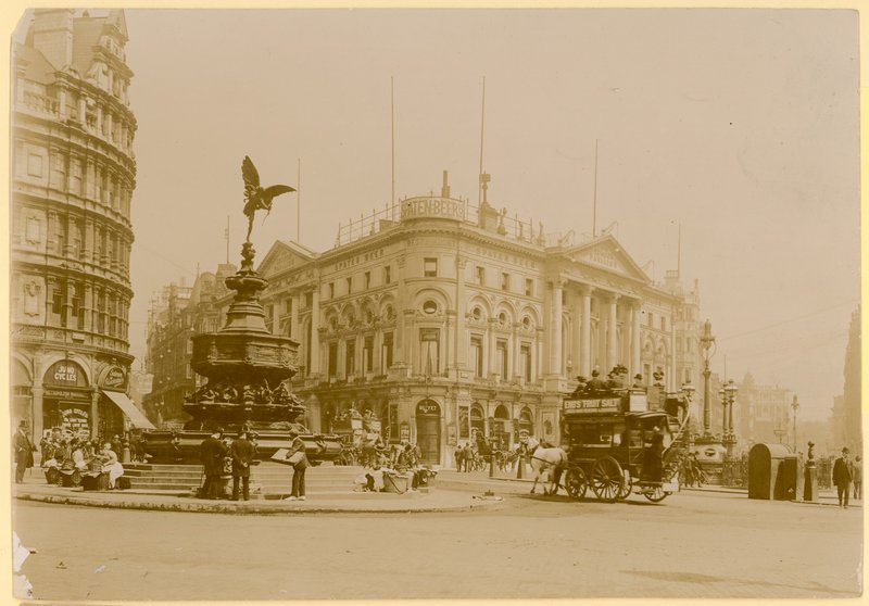 Piccadilly Sirki, Londra by English Photographer