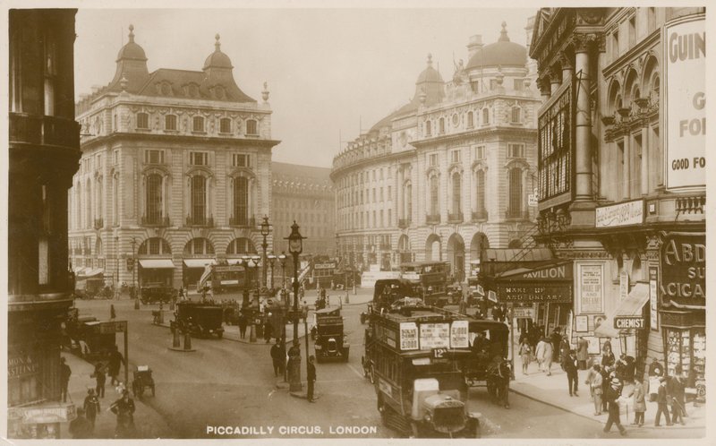 Piccadilly Sirki, Londra by English Photographer