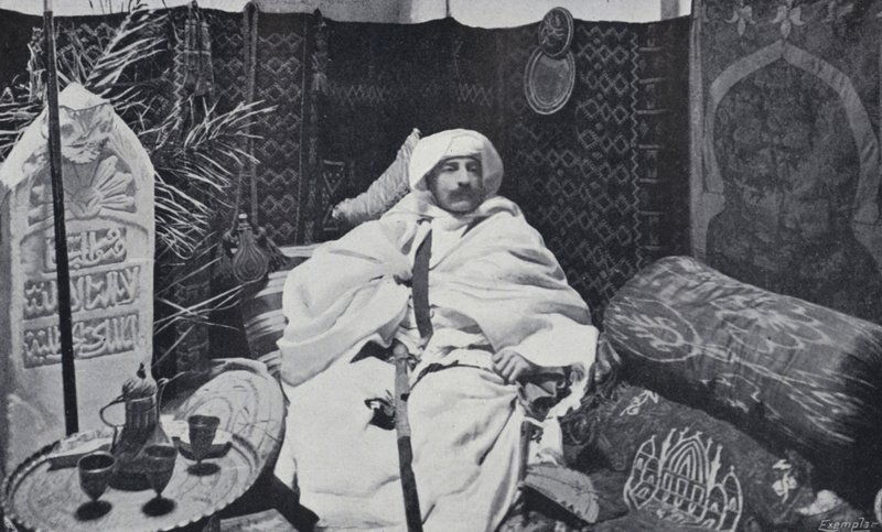 Pierre Loti Çalışmasında (s/b fotoğraf) by English Photographer
