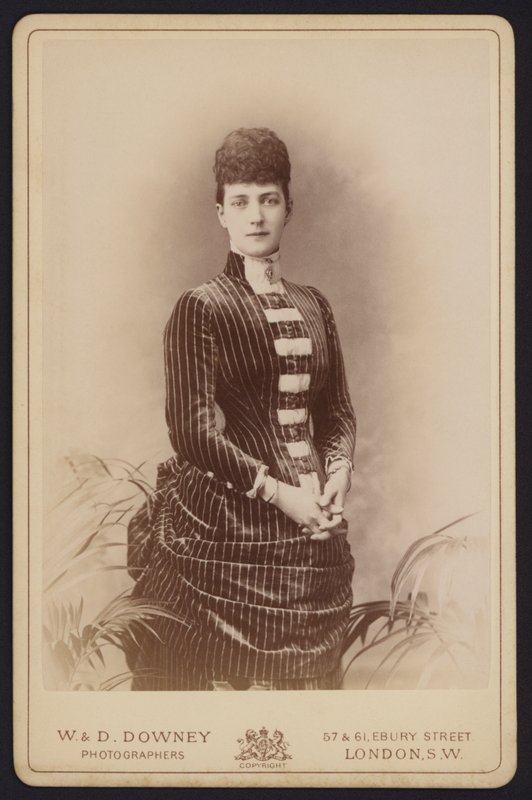 Portre, Danimarkalı Alexandra, daha sonra Kral VII. Edward olan Prens Albert Edward ile evlendi (s/b fotoğraf) by English Photographer