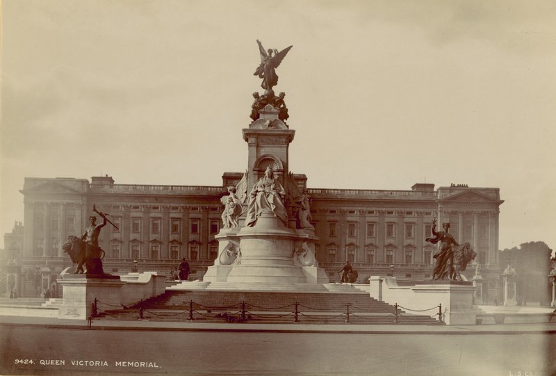 Kraliçe Victoria Anıtı by English Photographer