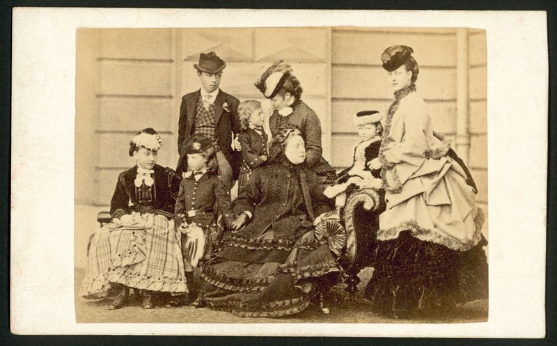 Kraliçe Victoria ve ailesinin üyeleri by English Photographer